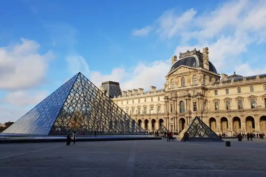 st Arrondissement The Heart of Paris louvre museaum